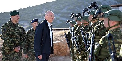 Yunan savunma bakanı Dendias Bodrum’un karşısında SİLAHLANDIRILMASI YASAK adalarda askeri şov yaptı
