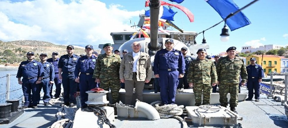Savunma Bakanı Dendias tahriklerini Kızılhisarlı adasından sürdürdü